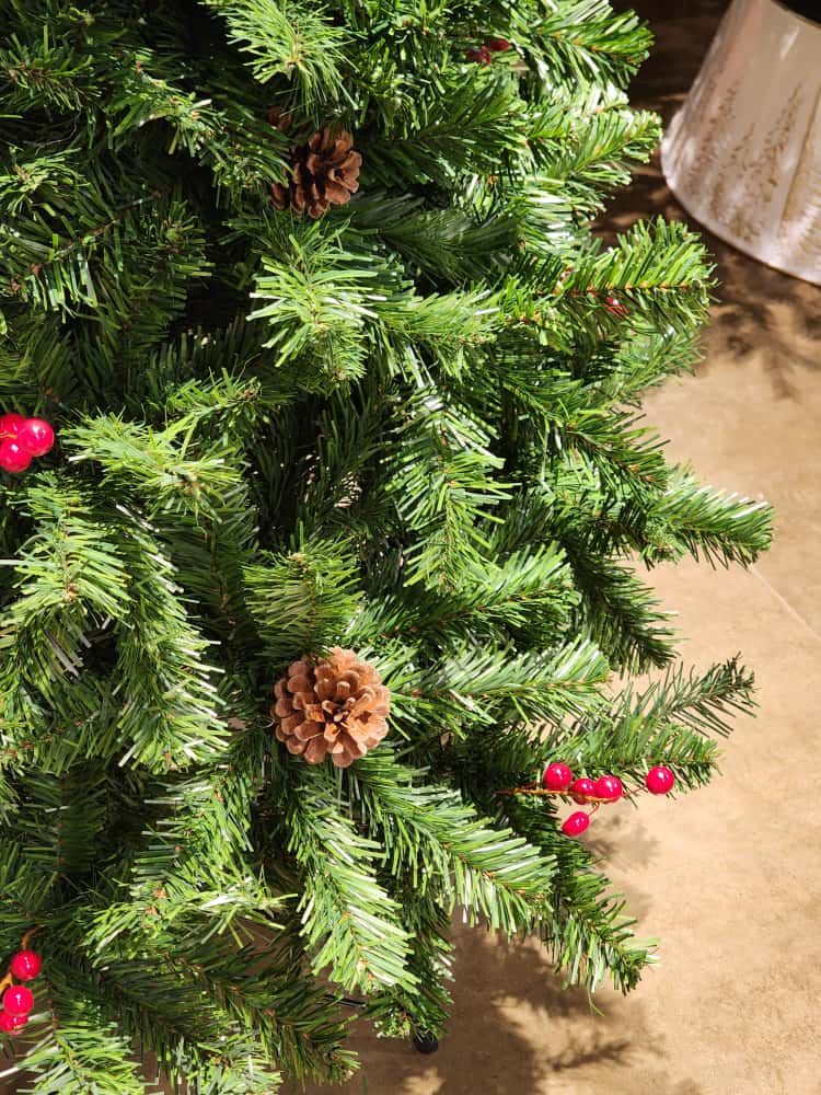 ÁRVORE PINHEIRO BERRY E PINHA 530 GALHOS 1,50CM